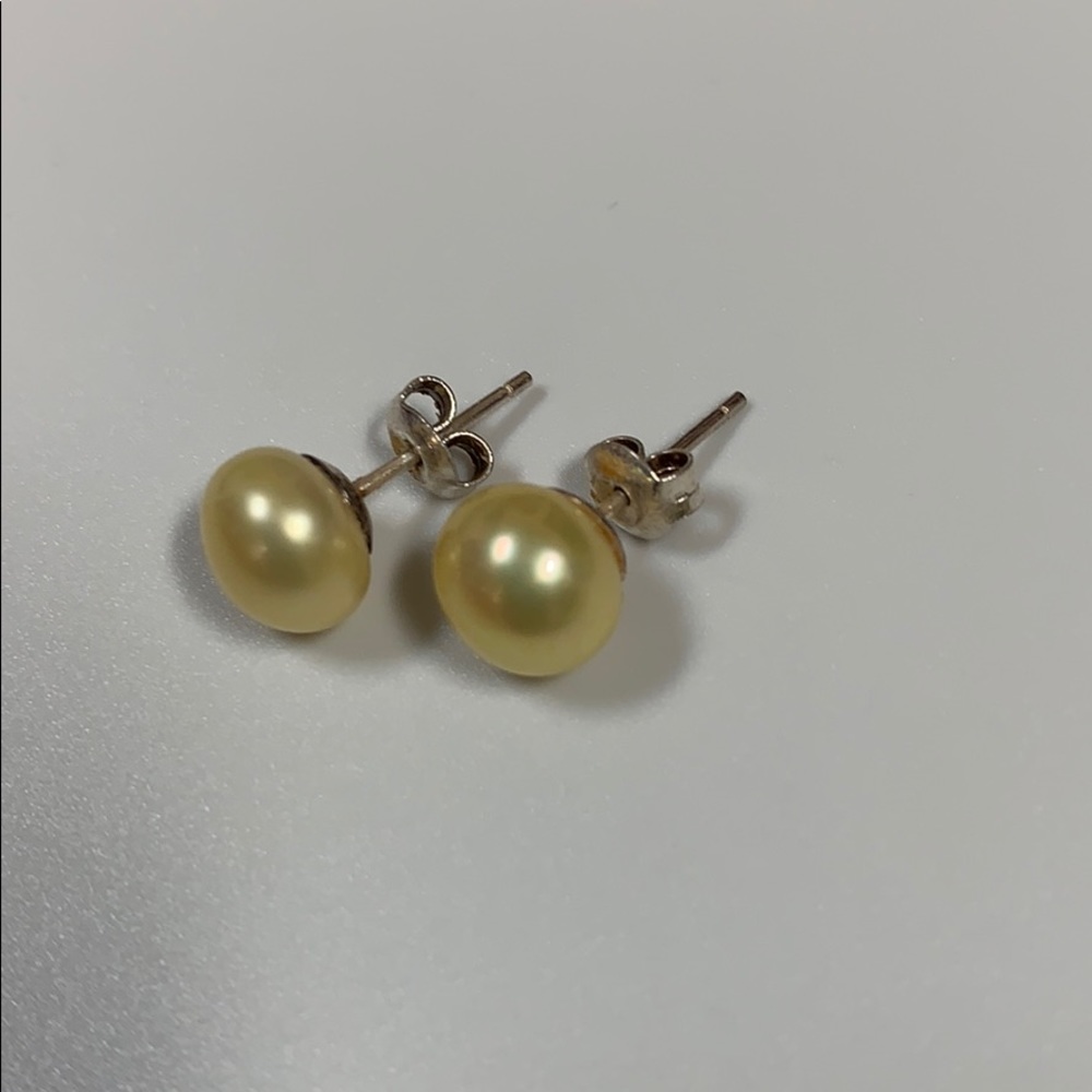 Freshwater pearl earrings